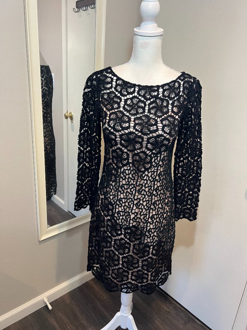 Yoana Baraschi Black Lace Overlay Long Sleeve Cocktail Dress, Size 4